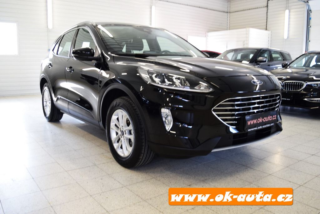 ford-kuga-2-5-hybrid-awd-titanium-2022-2 - 9