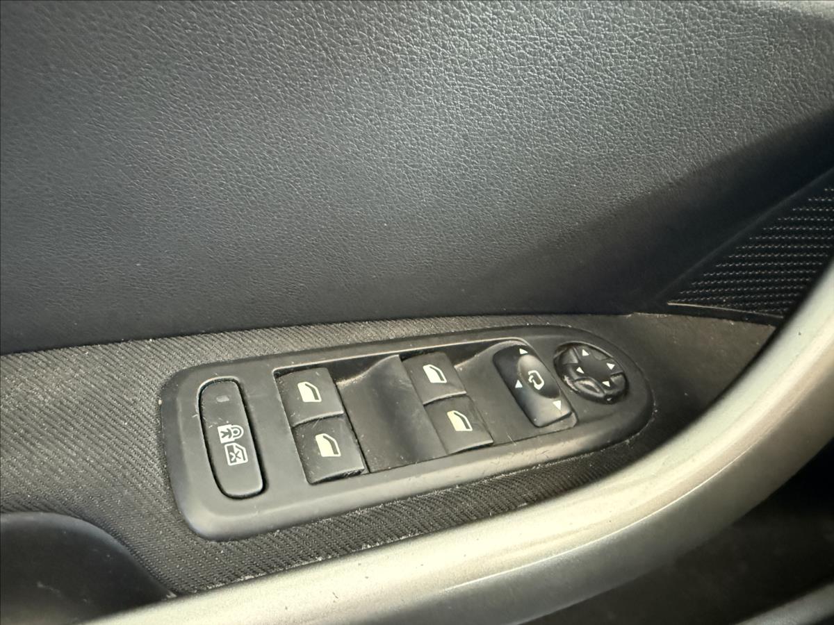 peugeot-308-1-6-sw-68kw-serviska-7-mist - 9