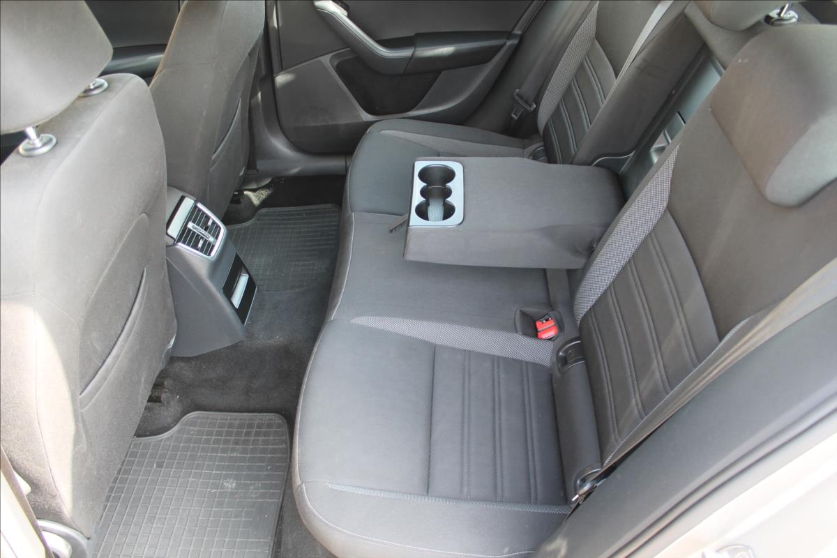 skoda-octavia-1-6-tdi-85kw-cr-ambition - 7