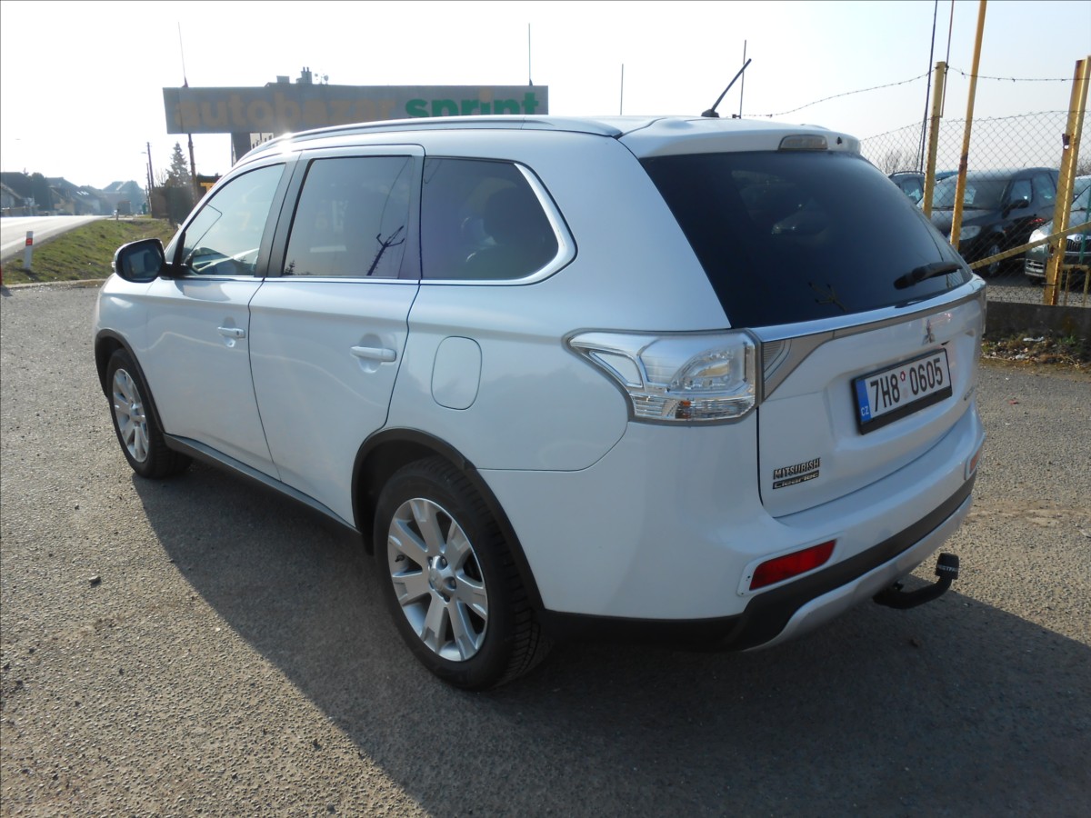 mitsubishi-outlander-2-2-di-d-110-kw-4-wd-serviska - 8