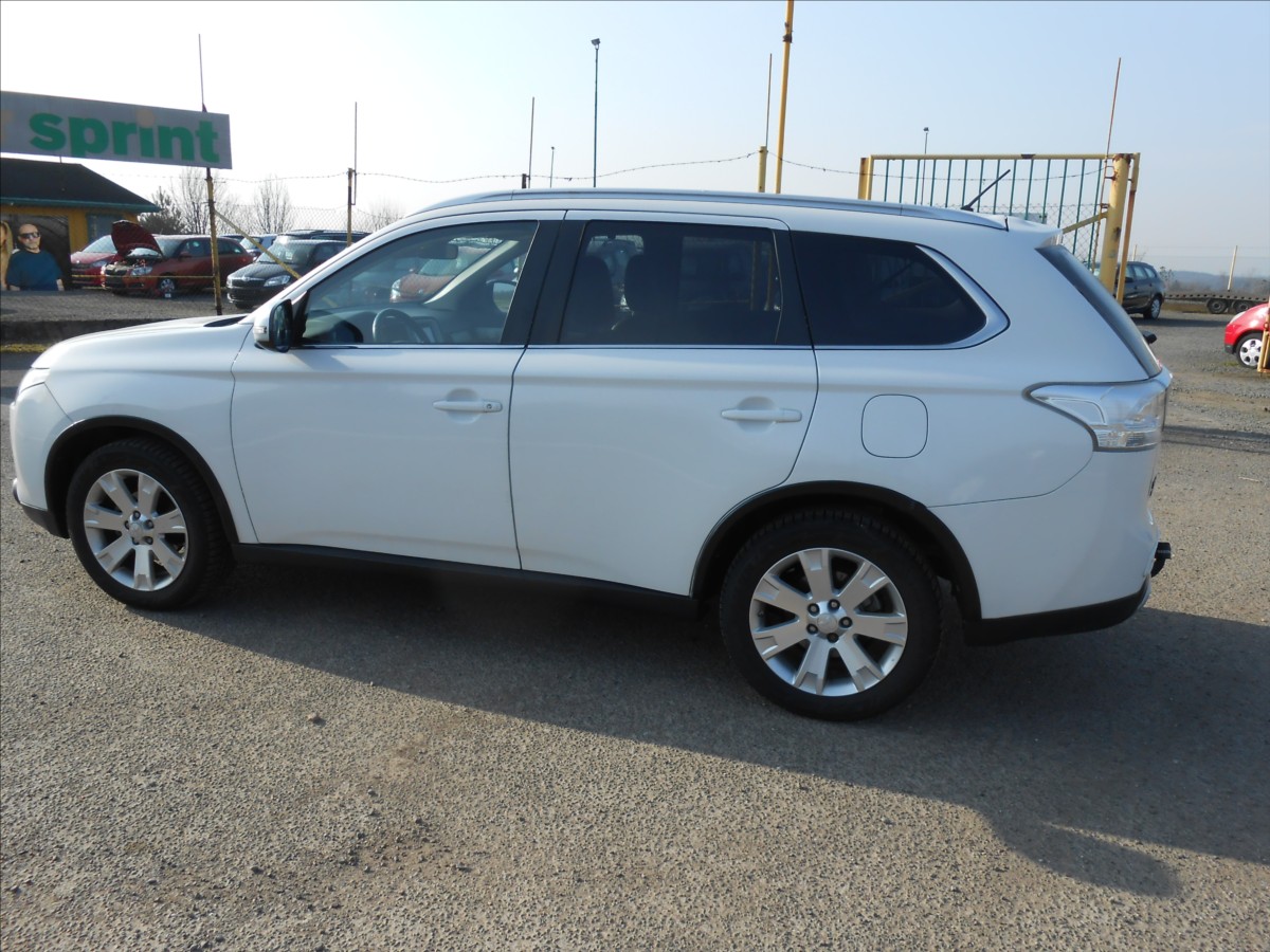 mitsubishi-outlander-2-2-di-d-110-kw-4-wd-serviska - 9