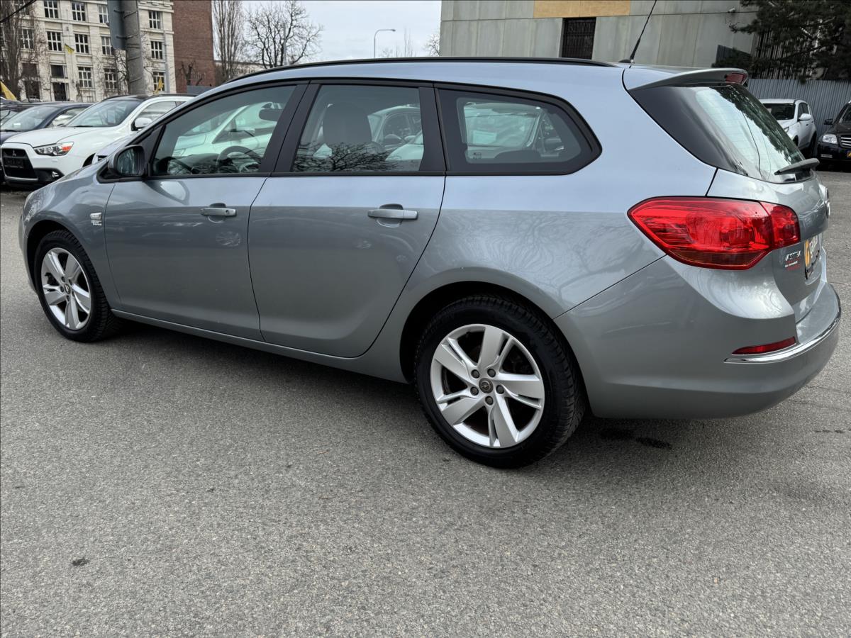 opel-astra-1-7-facelift-nove-pneu - 5