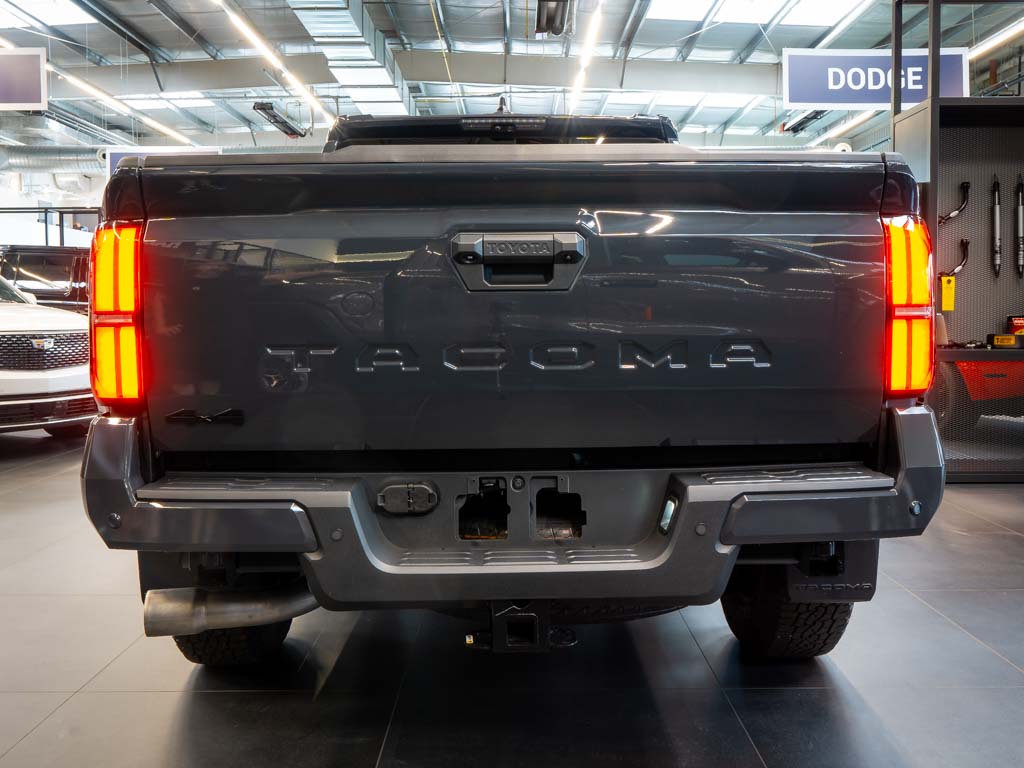 toyota-tacoma-2-4-off-road-premium-4x4 - 4