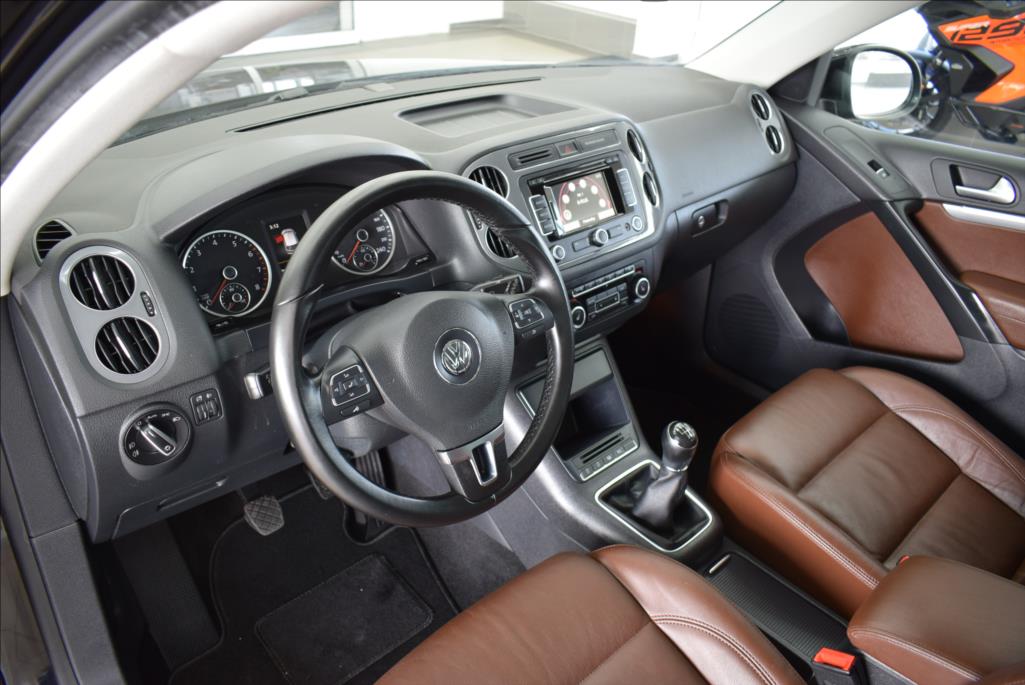 volkswagen-tiguan-1-4-tsi-1-maj-navi-kuze-pano - 8