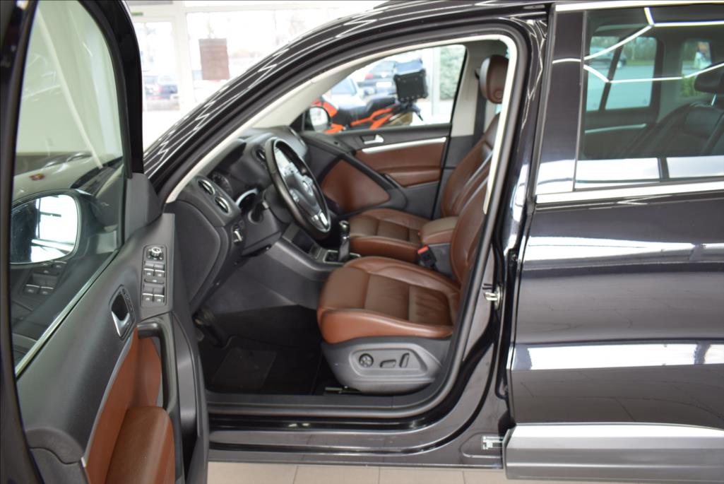 volkswagen-tiguan-1-4-tsi-1-maj-navi-kuze-pano - 9