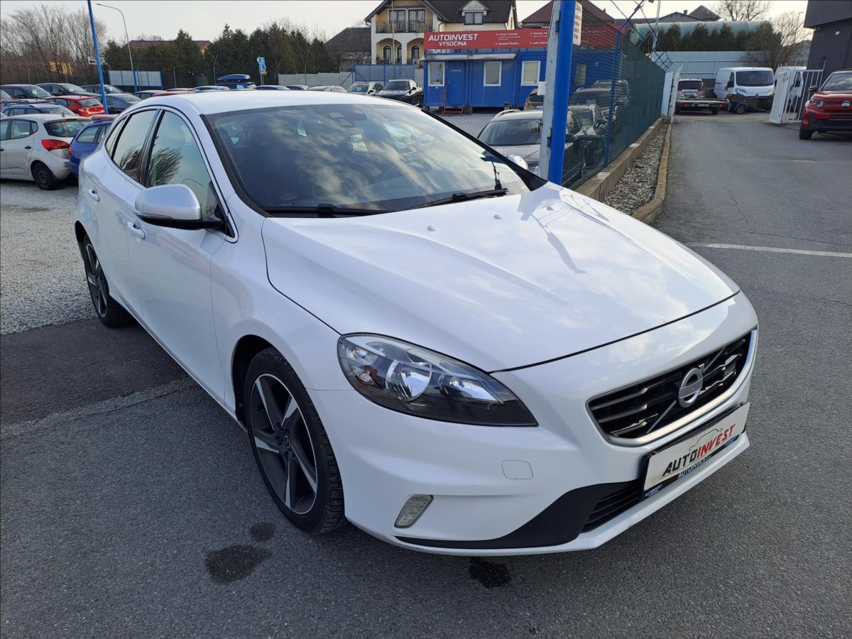 volvo-v40-1-6-d2-r-design - 1
