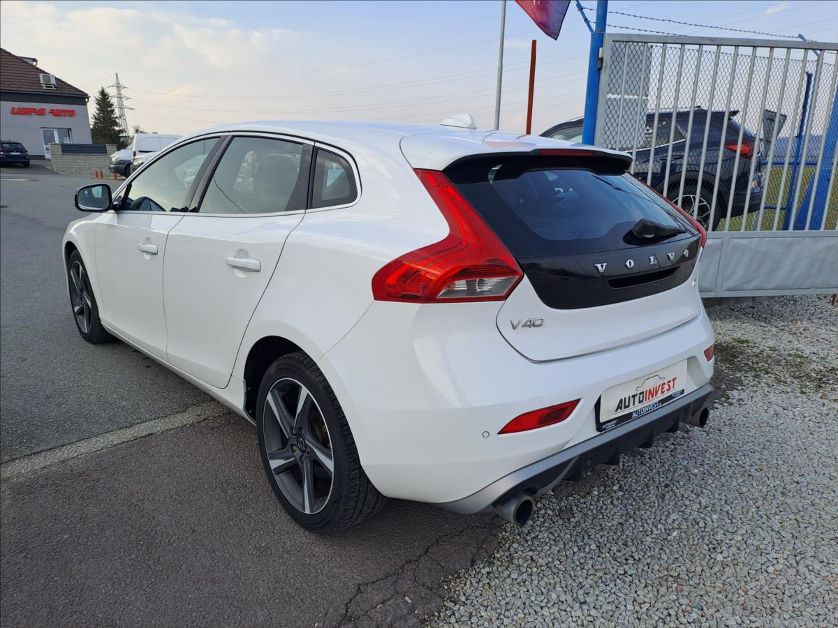 volvo-v40-1-6-d2-r-design - 3