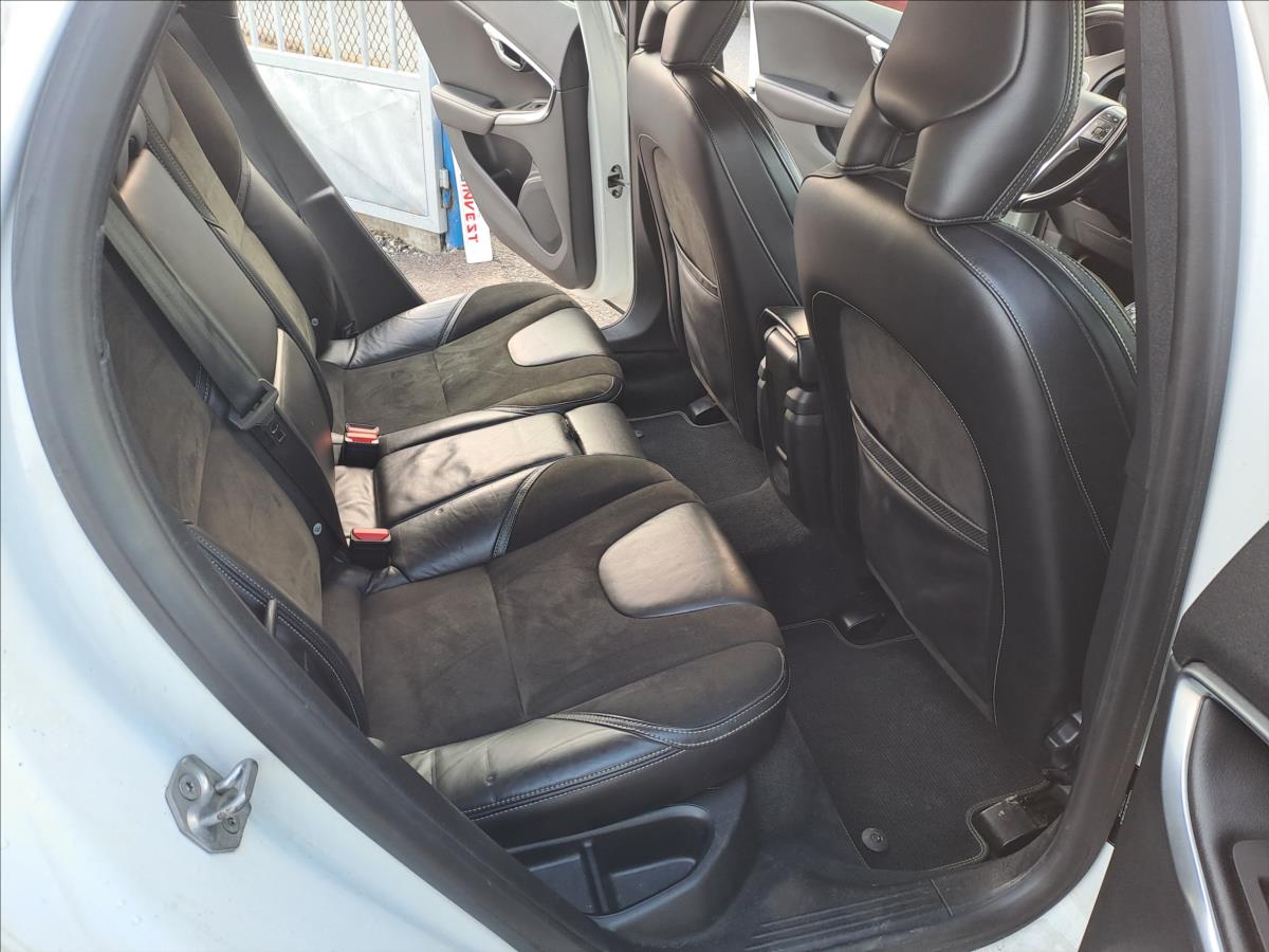 volvo-v40-1-6-d2-r-design - 6