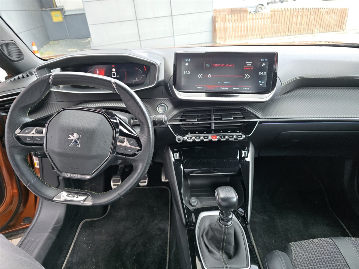 peugeot-2008-1-2-gt-puretech-130k-man - 6