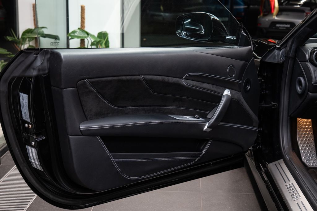 ferrari-ff-v12-zaruka - 6