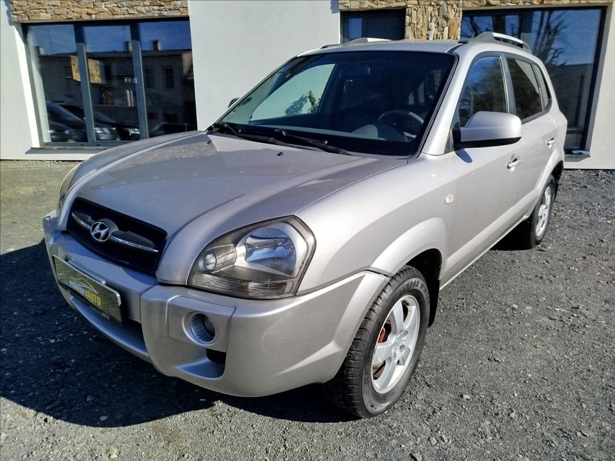 Hyundai Tucson 2,0 i 104kW, BOHATÁ VÝBAVA