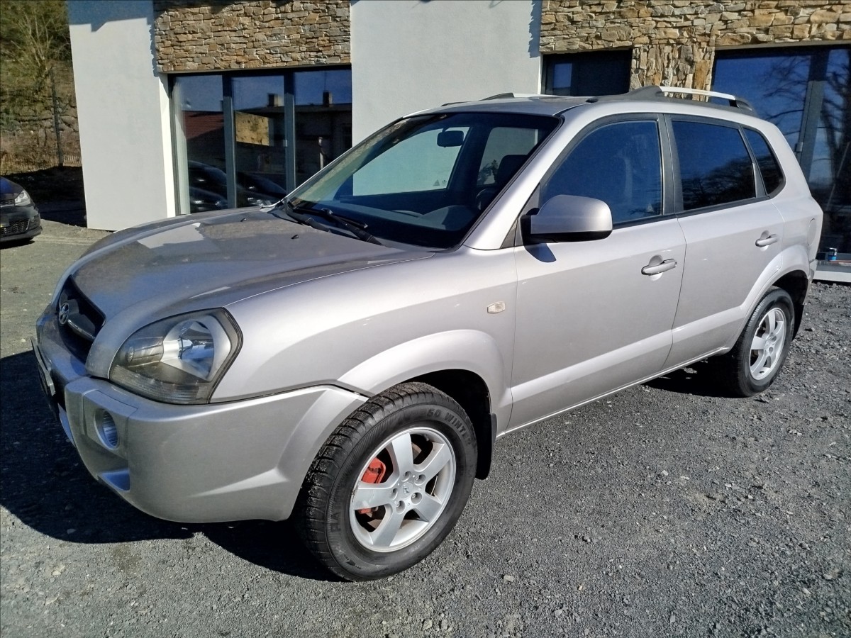 hyundai-tucson-2-0-i-104kw-bohata-vybava - 1