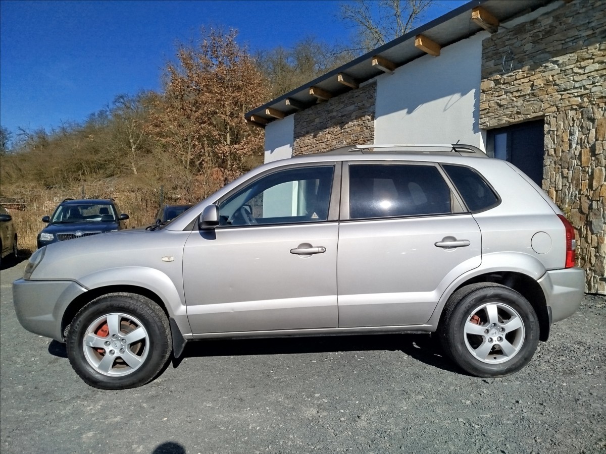 hyundai-tucson-2-0-i-104kw-bohata-vybava - 2