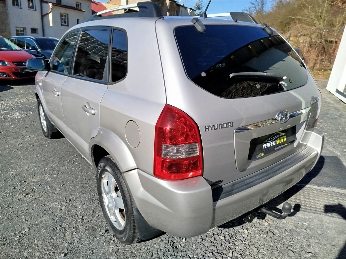 hyundai-tucson-2-0-i-104kw-bohata-vybava - 3