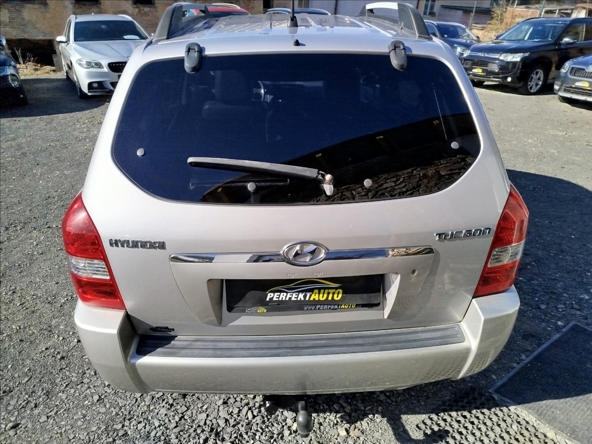 hyundai-tucson-2-0-i-104kw-bohata-vybava - 4