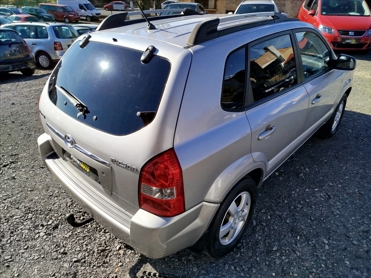 hyundai-tucson-2-0-i-104kw-bohata-vybava - 5