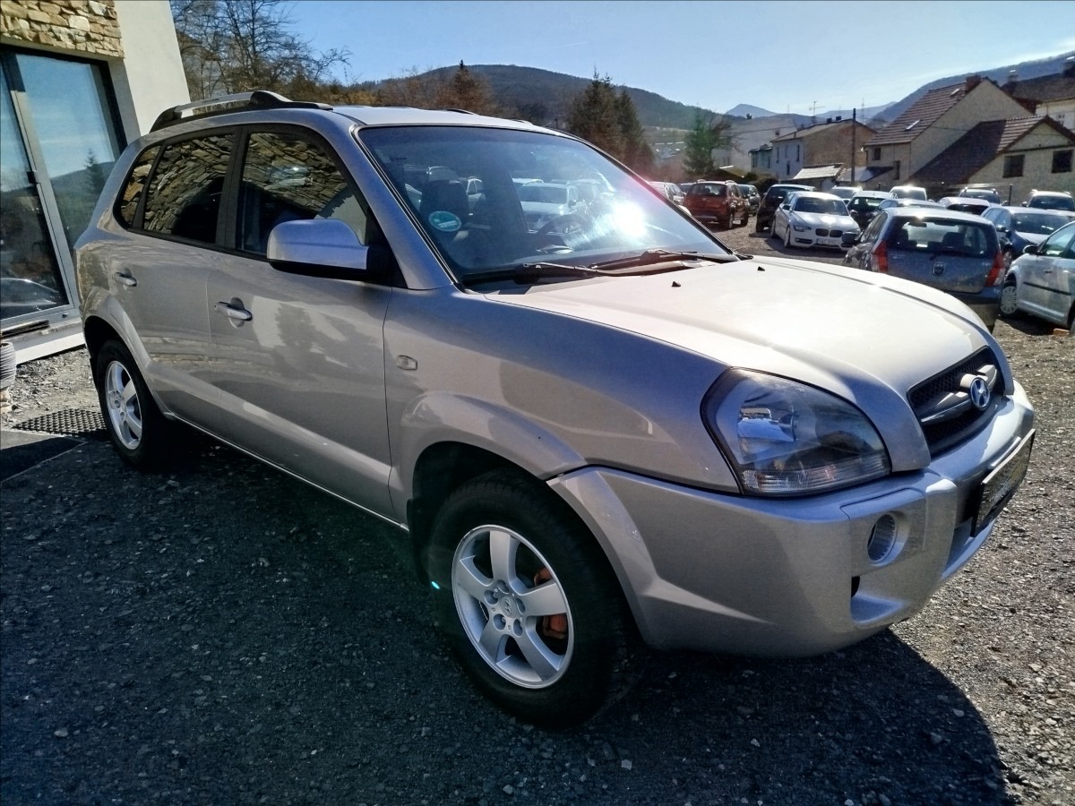hyundai-tucson-2-0-i-104kw-bohata-vybava - 7