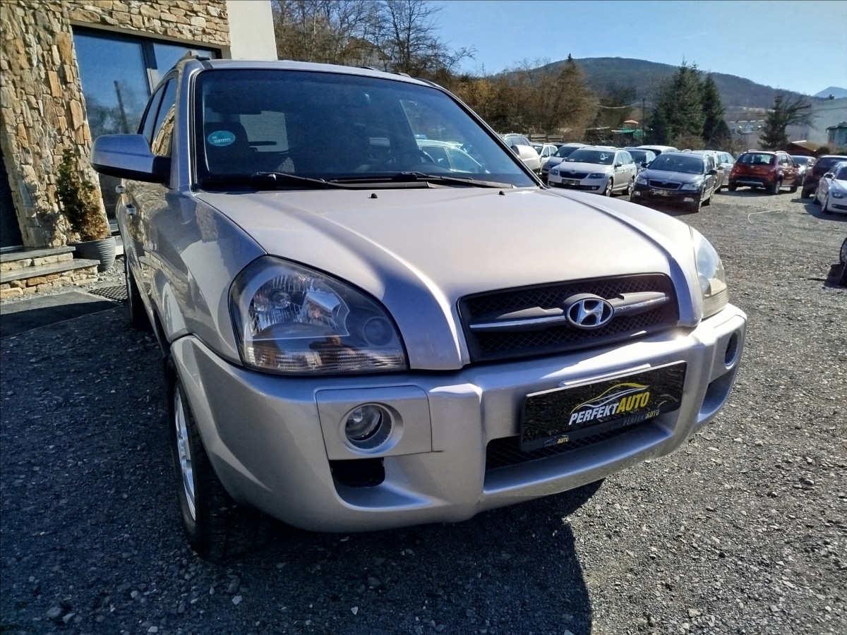 hyundai-tucson-2-0-i-104kw-bohata-vybava - 8