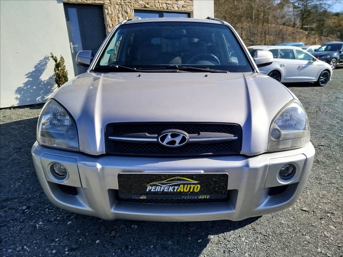 hyundai-tucson-2-0-i-104kw-bohata-vybava - 9