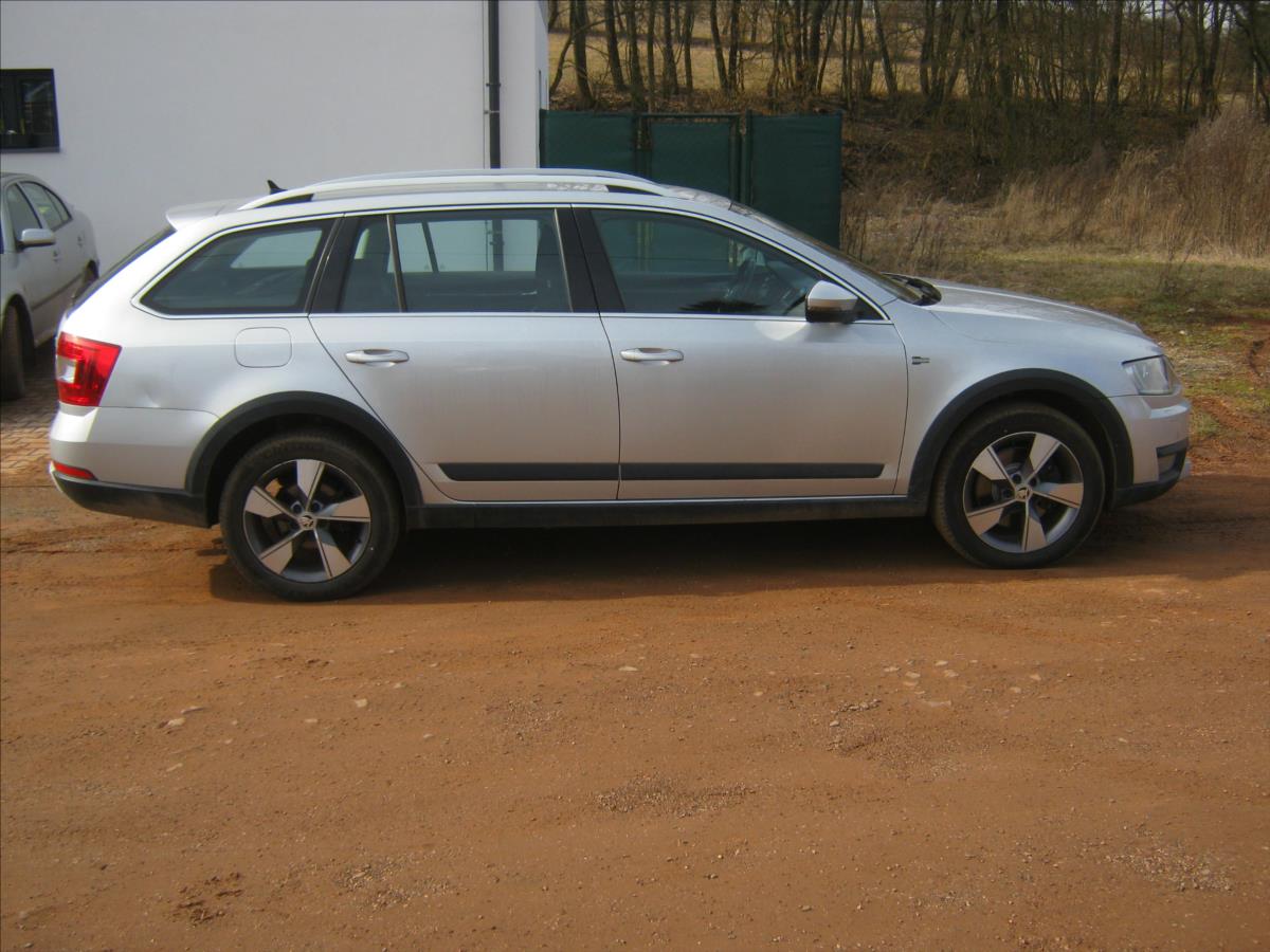 skoda-octavia-2-0-kombi-4x4 - 6