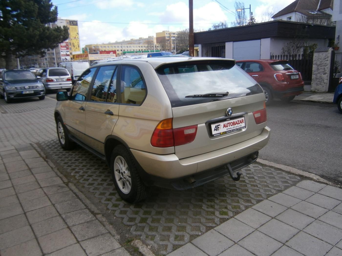bmw-x5-3-0-170-kw-motor-lehce-klepe - 3