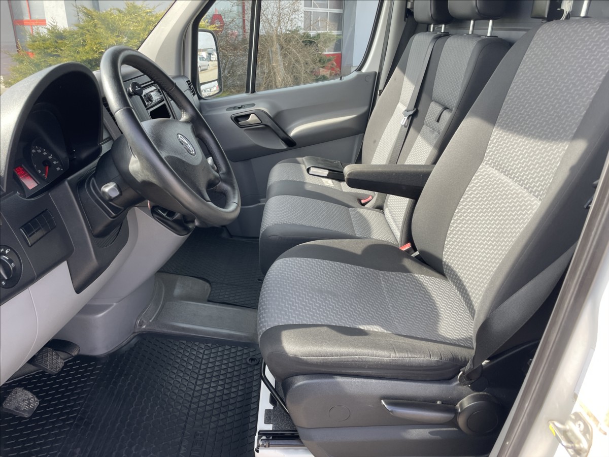volkswagen-crafter-2-0-tdi-120kw-polointegrovany-vuz - 3