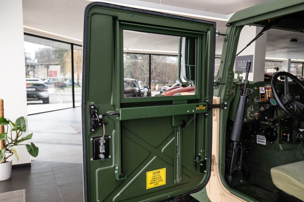 hummer-h1-parkovaci-kamera - 7