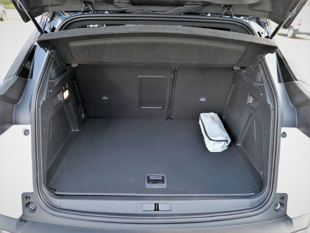 peugeot-3008-gt-plug-in-hybrid-225-e-eat8 - 4