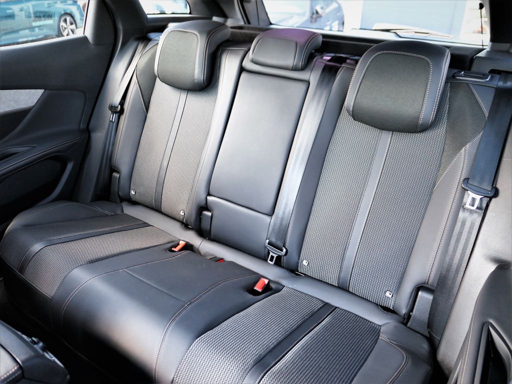 peugeot-3008-gt-plug-in-hybrid-225-e-eat8 - 5