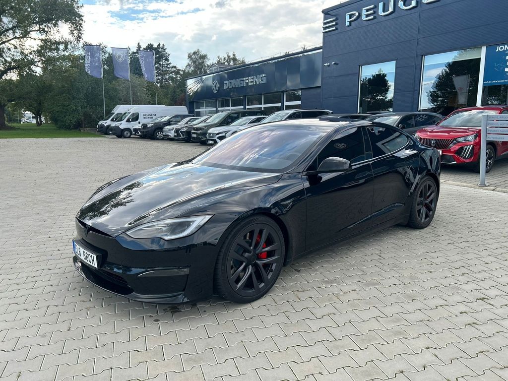 Tesla Model S 