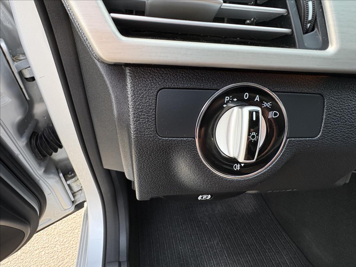 mercedes-benz-tridy-e-2-2-250cdi-avg-xenon-sibr-kuze - 4