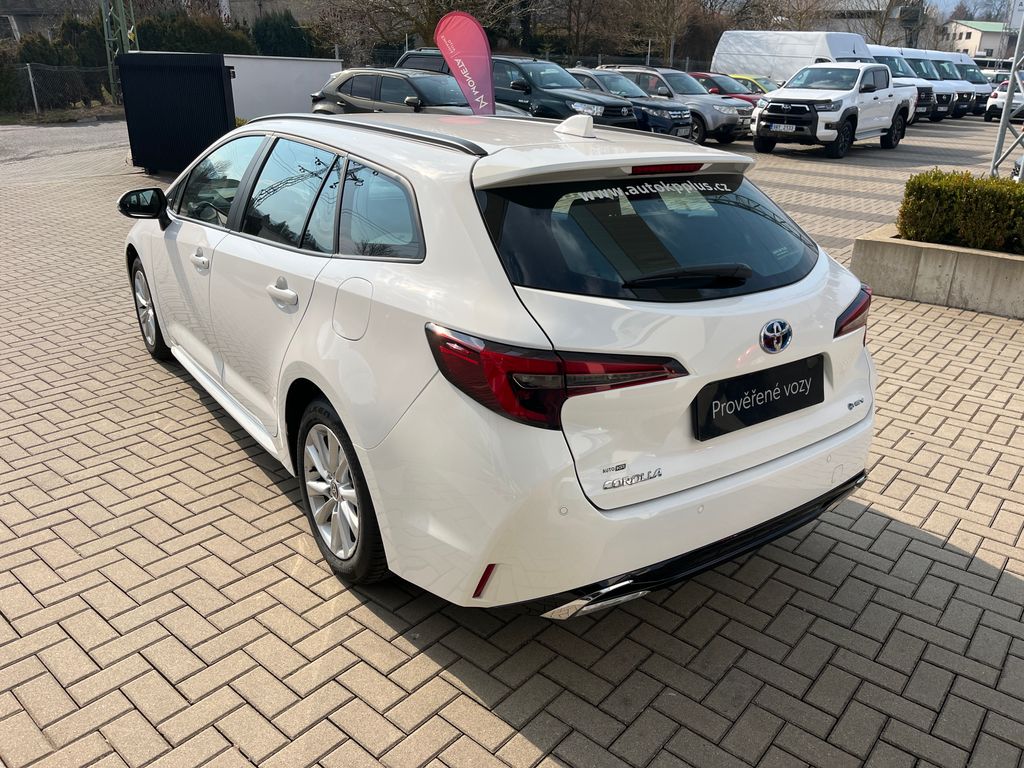 toyota-corolla-1-8-hybrid-comfort-tech-ts - 3