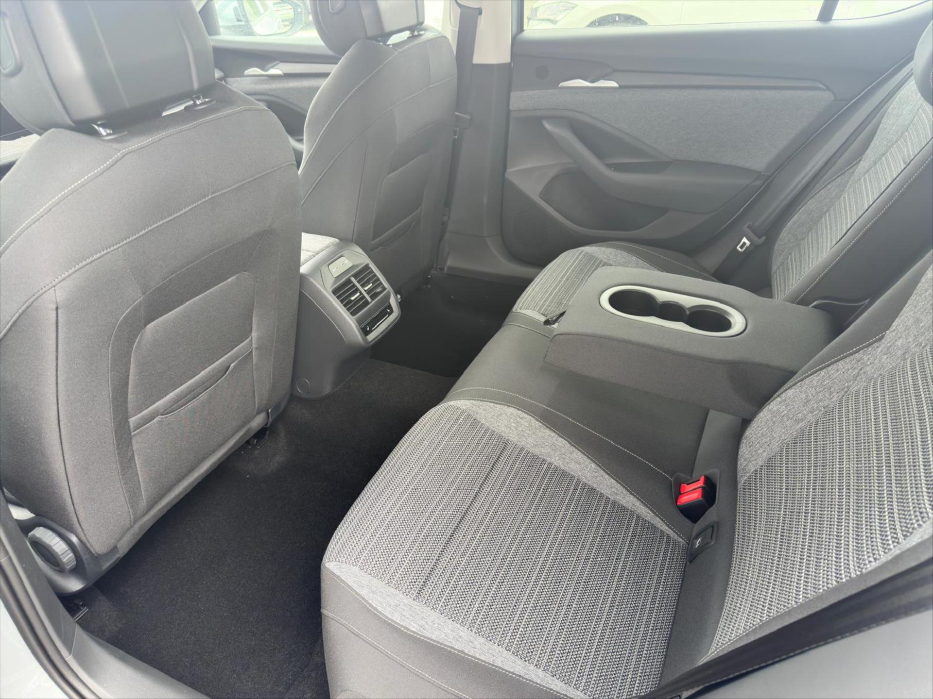 skoda-superb-2-0-tdi-110-kw-selection - 6