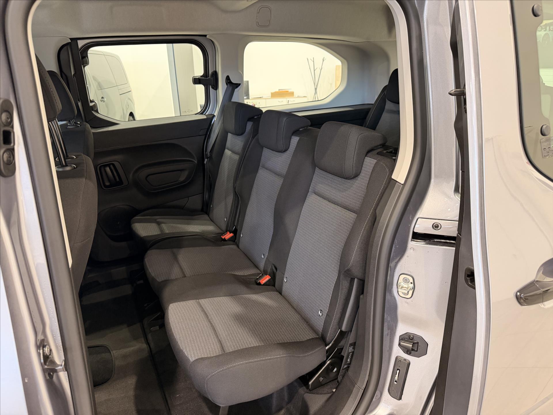 toyota-proace-city-verso-1-5-diesel-130hp-8at-lwb-7mist - 5