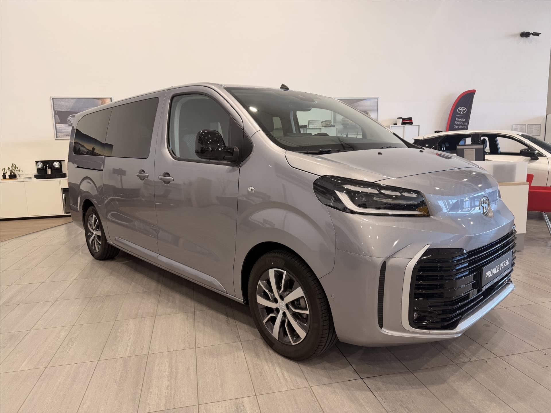 toyota-proace-verso-2-0-diesel-177hp-l2-8at-family - 6