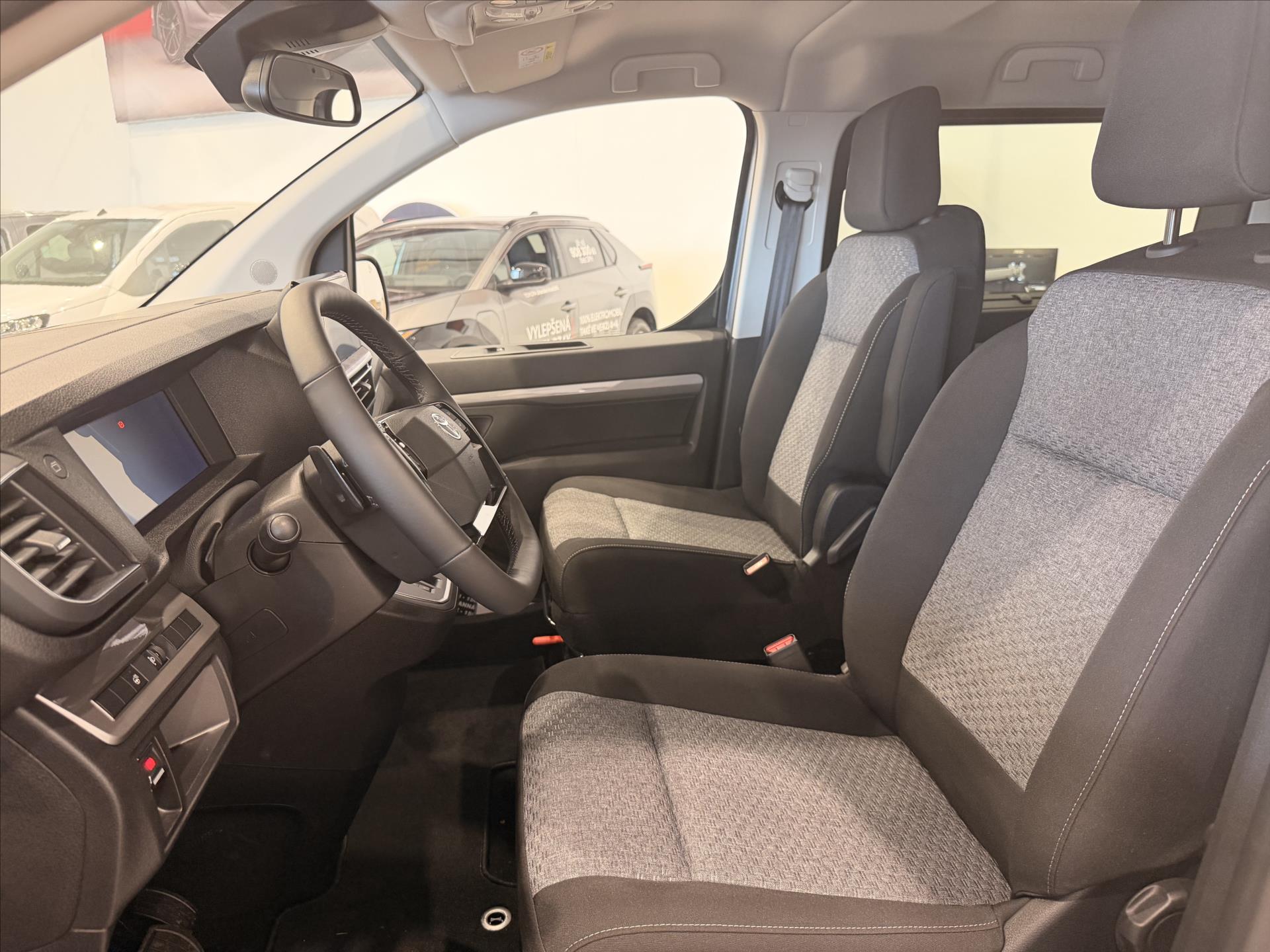 toyota-proace-verso-2-0-diesel-177hp-l2-8at-family - 7