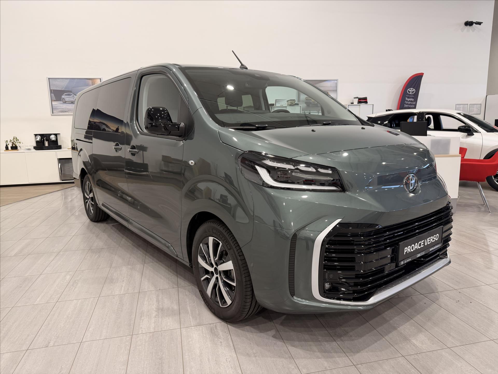toyota-proace-verso-2-0-diesel-177hp-8at-l2-family-8s - 5