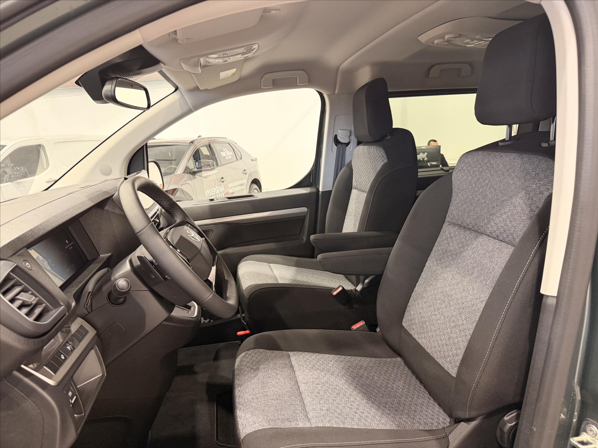 toyota-proace-verso-2-0-diesel-177hp-8at-l2-family-8s - 6