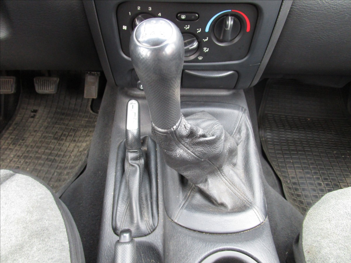 jeep-cherokee-2-5crd-4x4-sport-klima - 9