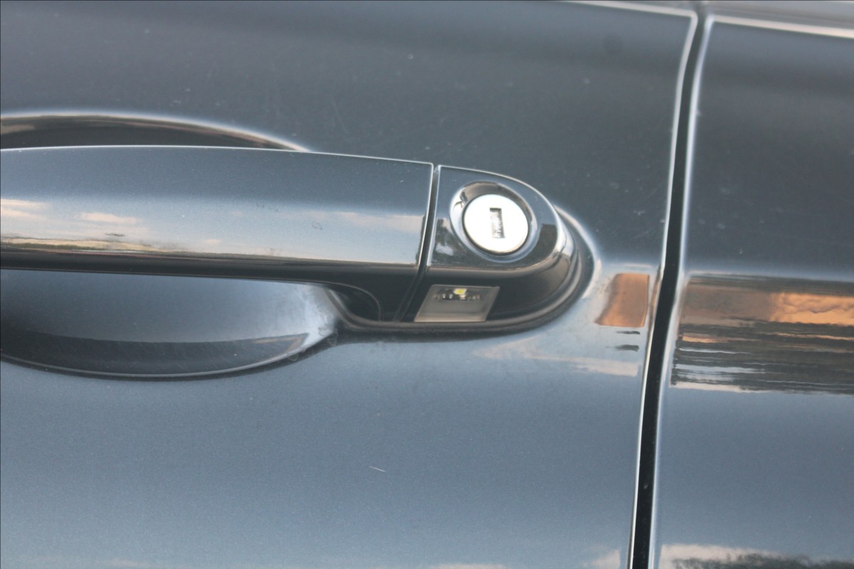 bmw-rada-3-320d-140kw-sportline-zaruka - 9