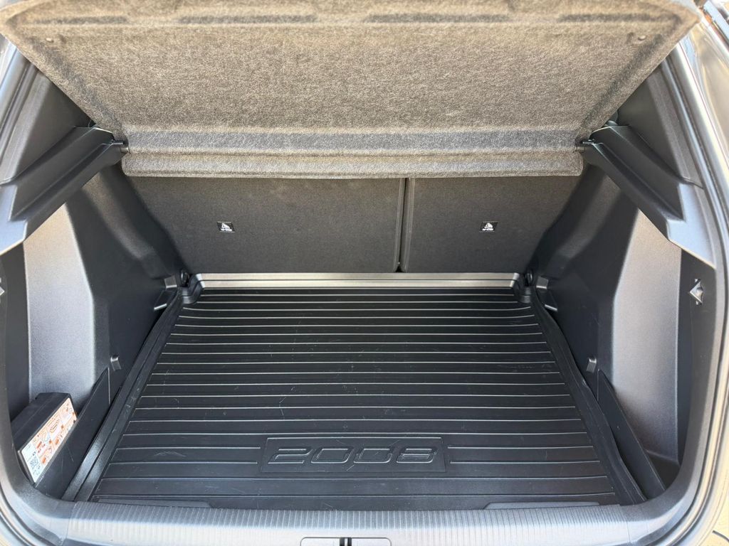 peugeot-2008-allure-1-2-puretech-130-eat8 - 5