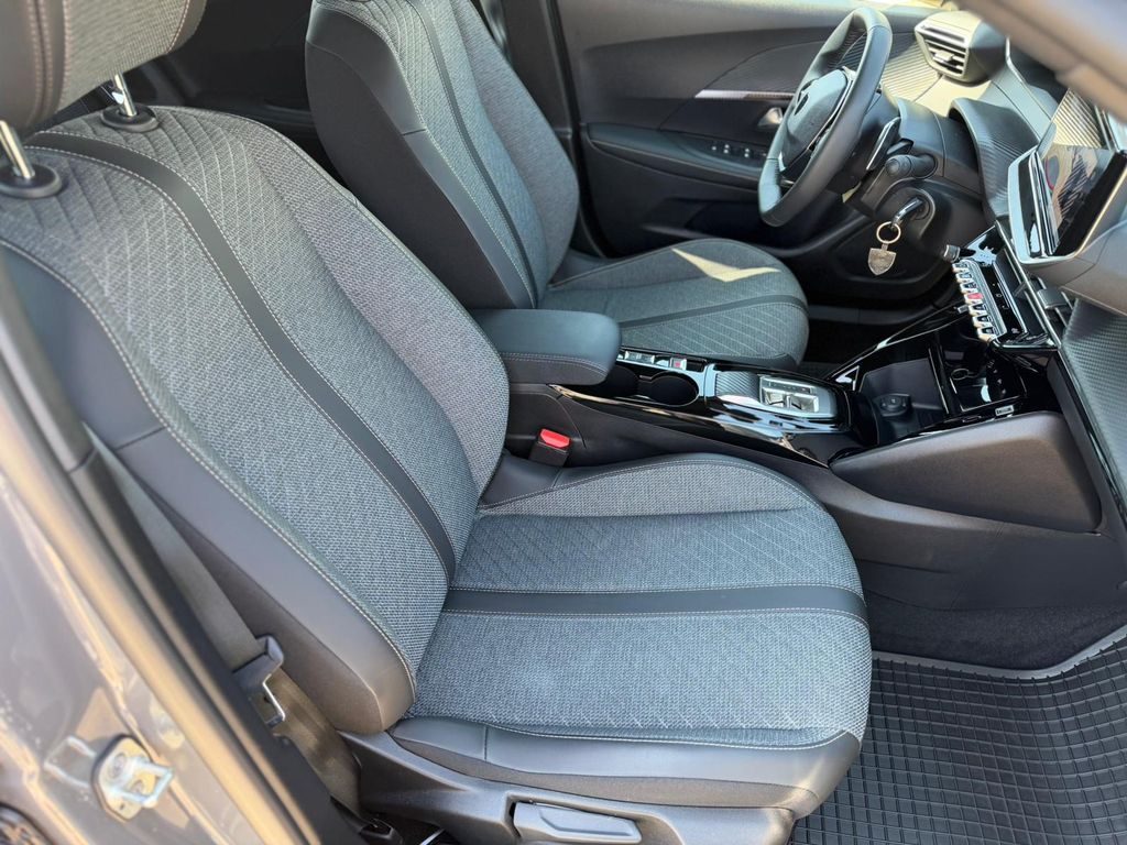 peugeot-2008-allure-1-2-puretech-130-eat8 - 9