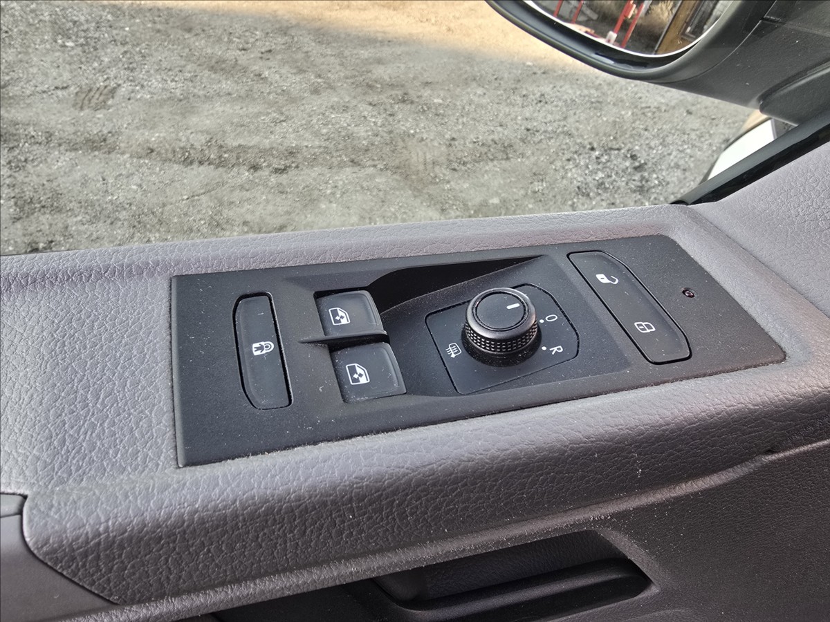 volkswagen-transporter-2-0-tdi-81-kw-tazne-top-stav - 9
