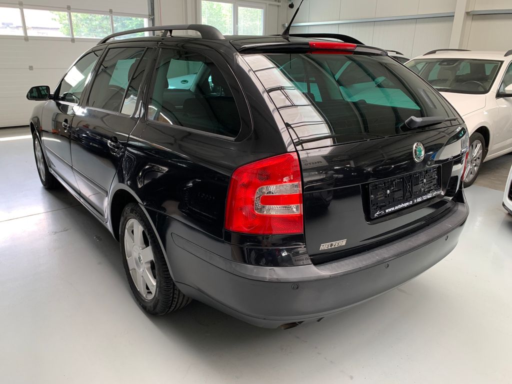skoda-octavia-combi-1-6-fsi-elegance - 3