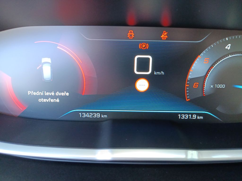 peugeot-3008-allure-1-6-bluehdi-120-s-s-man - 6