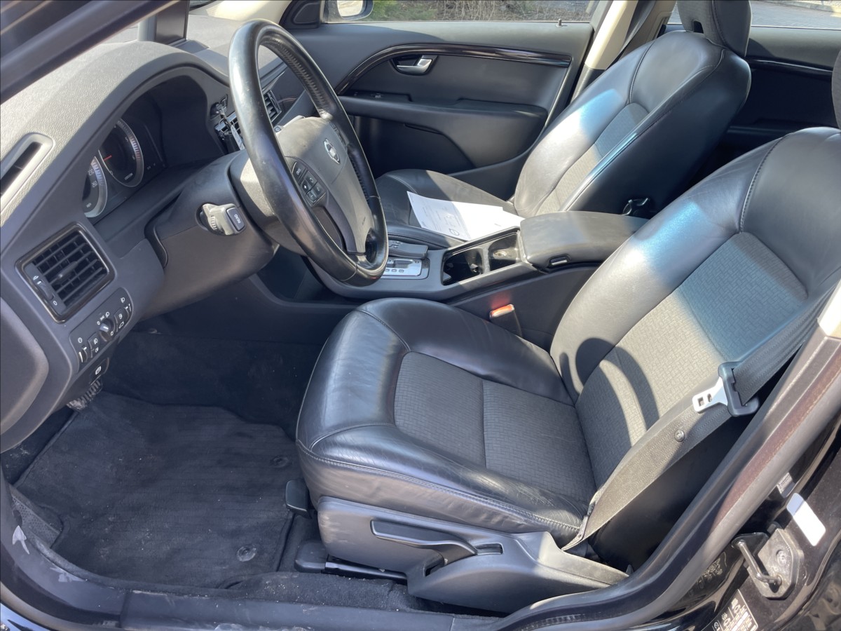 volvo-v70-2-4-d5-awd-momentum-odp-dph - 6