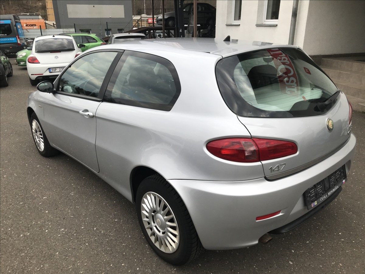 alfa-romeo-147-1-6-i-3dv-77kw - 5