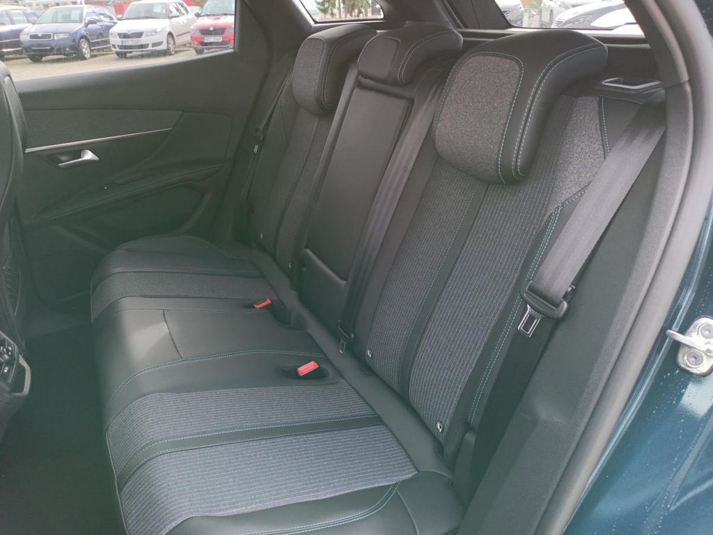 peugeot-3008-allure-pack-hybrid-225-e-eat8 - 5