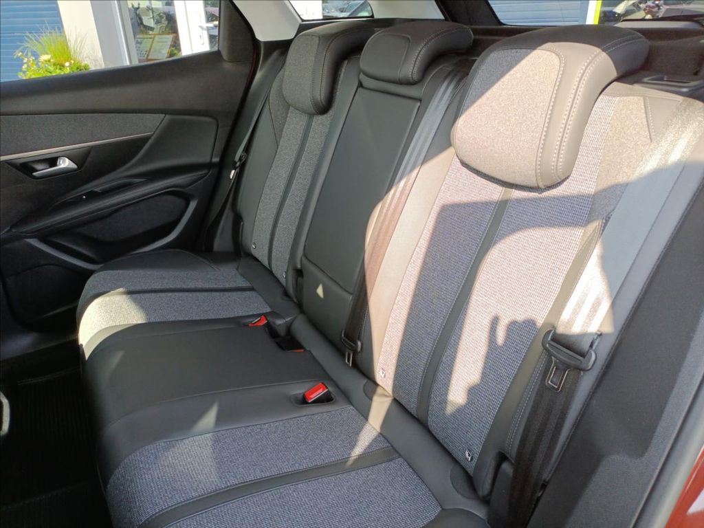 peugeot-3008-allure-1-2-puretech-130k-eat8 - 4