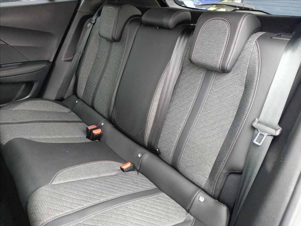 peugeot-2008-allure-1-2-pt-130k-eat8 - 4